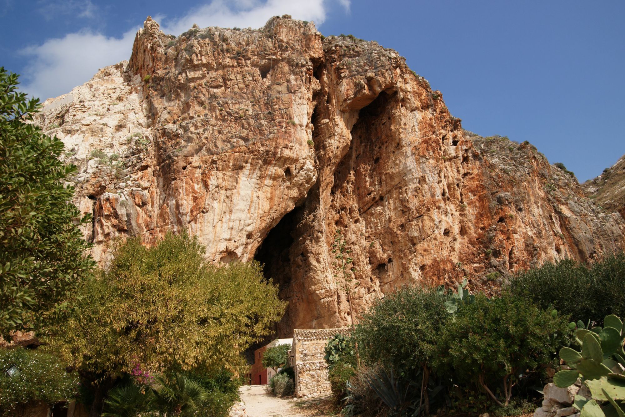 L’ingresso della Grotta Mangiapane a Custonaci