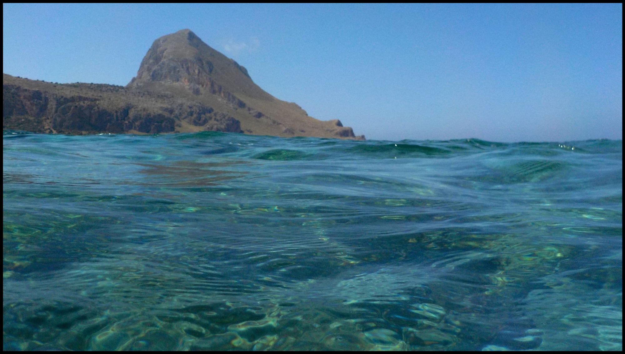 Il Monte Cofano che emerge dal mare