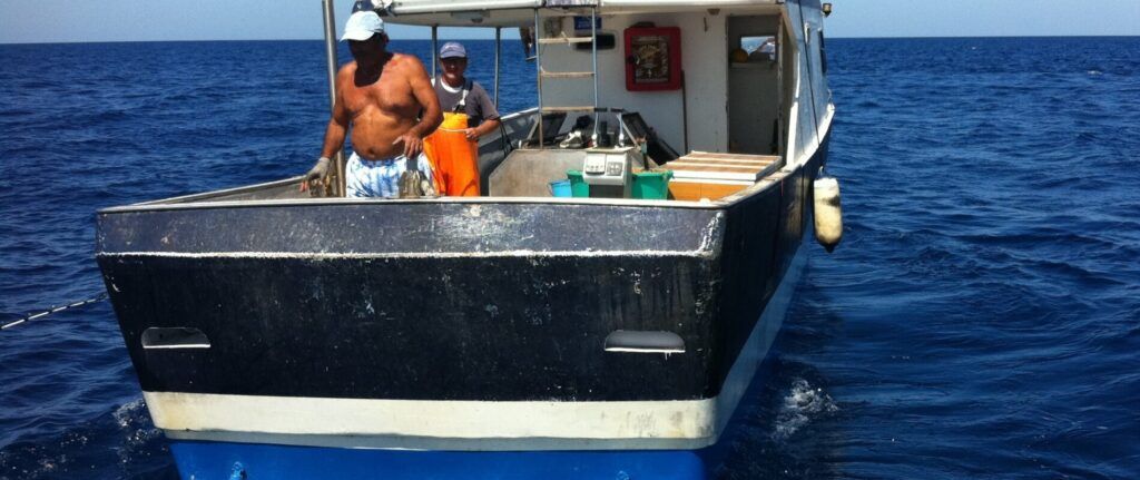 Uscita in barca, lezione di pesca e pranzo a bordo