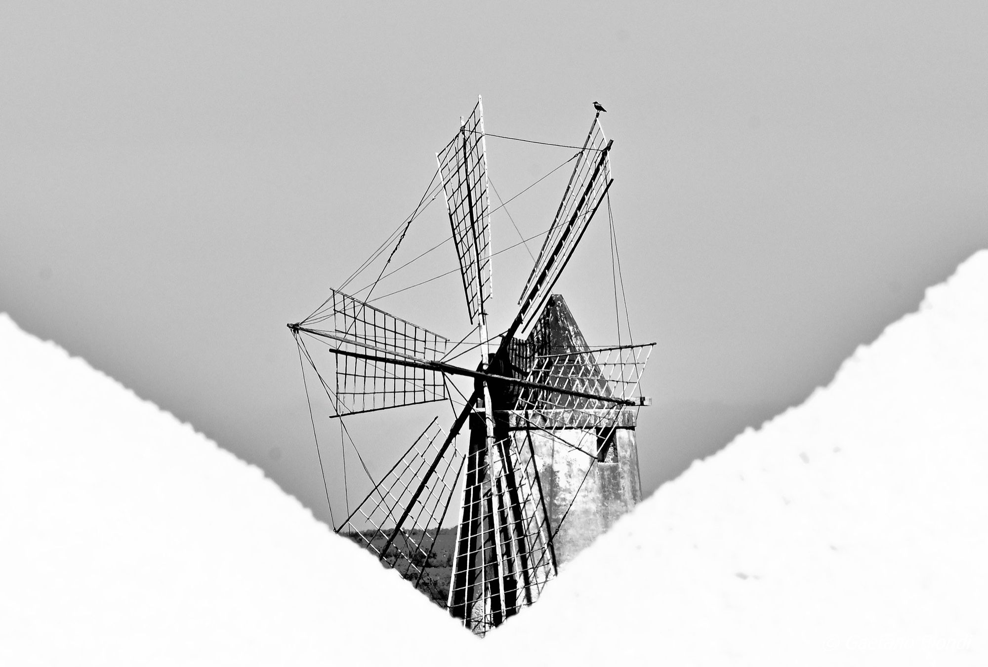 Mulino a vento tra le saline di Marsala