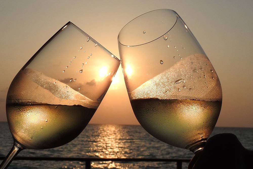 Aperitivo al tramonto in mini yatch